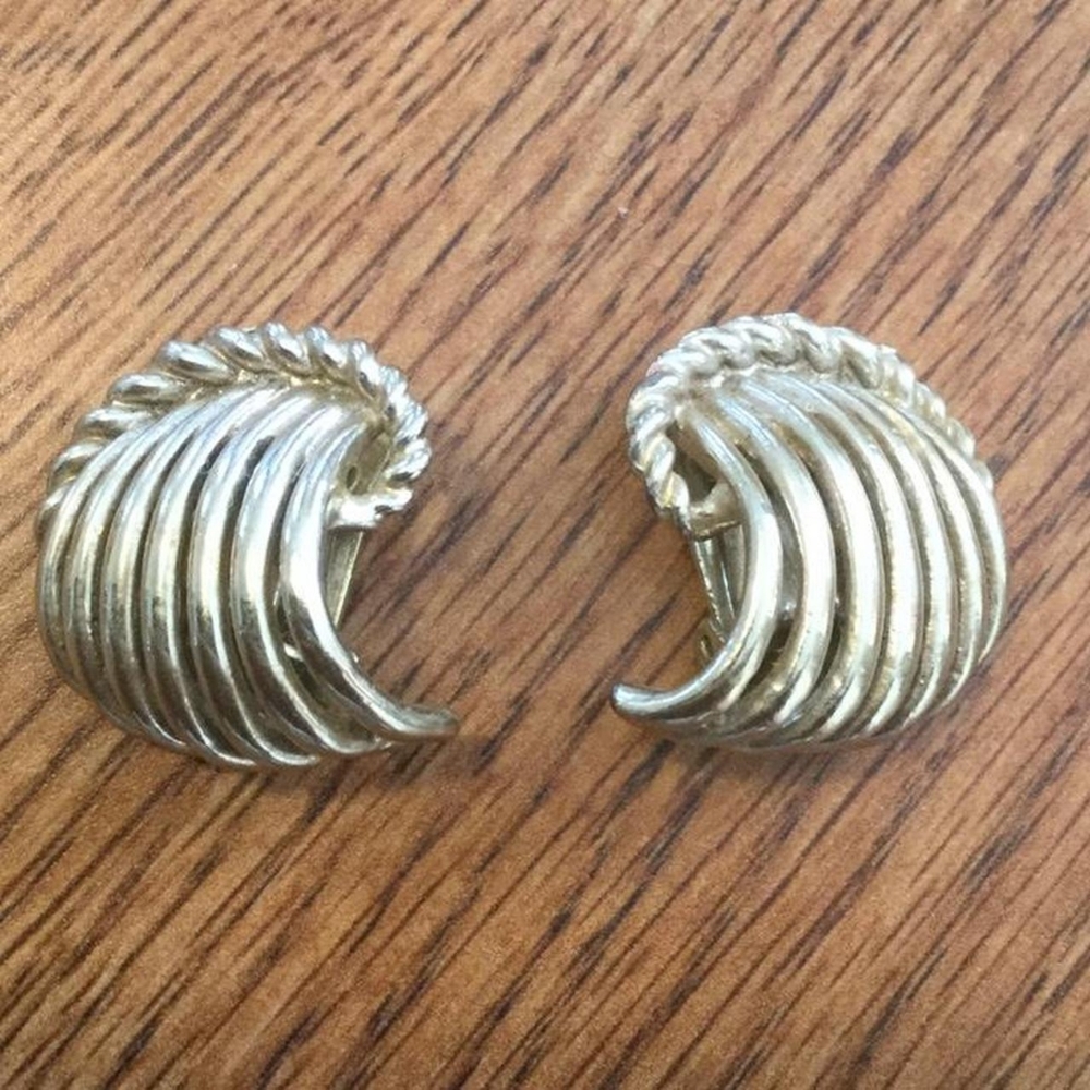 Vintage chunky clip earrings
